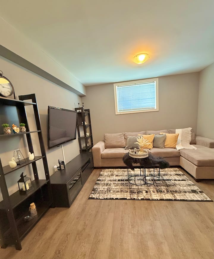 Modern Getaway In Niagara Falls - Niagara Falls