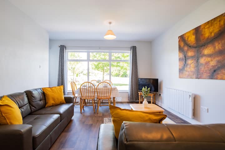 Spacious & Affordable 3 Bed Apt - Galway