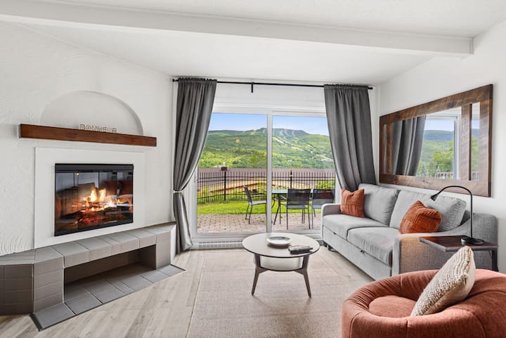 Chic One-bedroom Condo With Partial Lake View - Mont-Tremblant