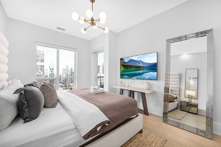 CN Tower View 4BD Penthouse+Rogers Centre+Parking gallery image 5