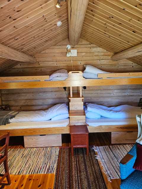 Top Airbnb: Cabin with access to lake in Drangedal
