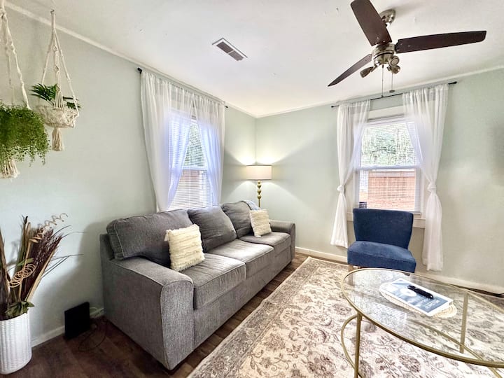 Sleeps 4 | 30 Day Minimum | Central Location! - 博福特