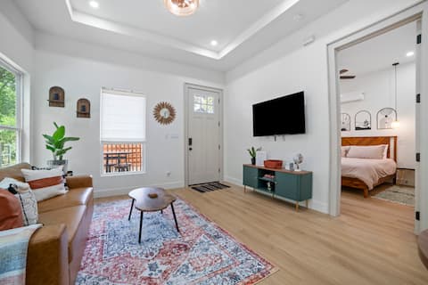Top performing Airbnb: Modern Casita Near Downtown & Base in Arena District