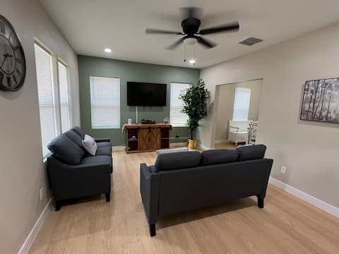 Successful Airbnb property: Your Home Away From Home 2 in Near Northwest