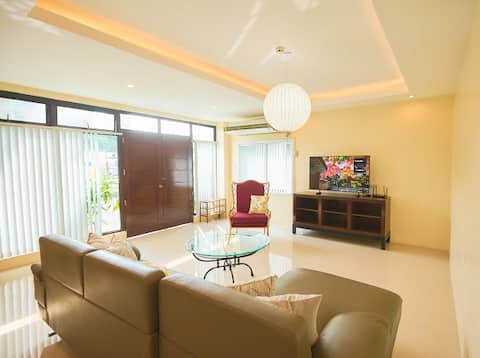 Luxury 2BR Suite |+ 2 Parking