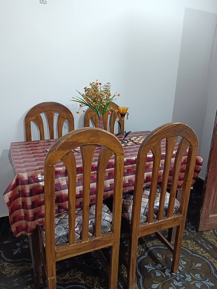 Dining area image 2