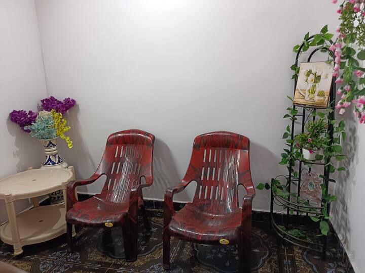 The room has a tiled roof and an Altar.