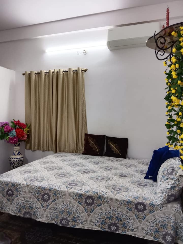 Queen Bed can accommodate only 2 people. We provide a matress for 3 extra persons.