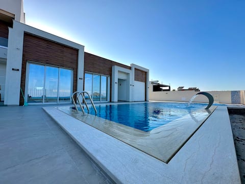 Waterfront villa in Rejich