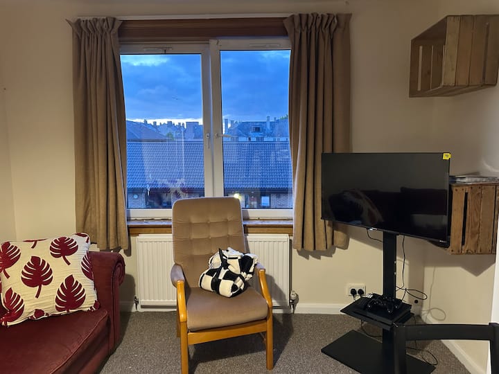 Clean 3 Bed Flat, Main Door - Edinburgh
