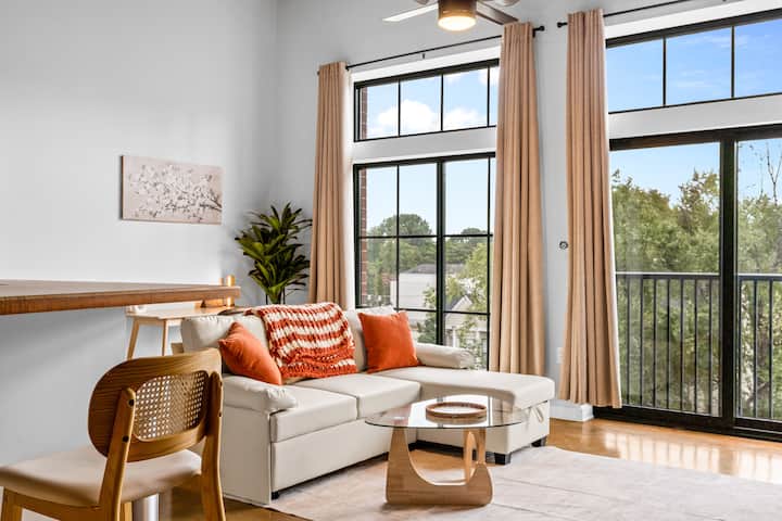 Uptown Charlotte Condo | Skyline Views - Charlotte, NC