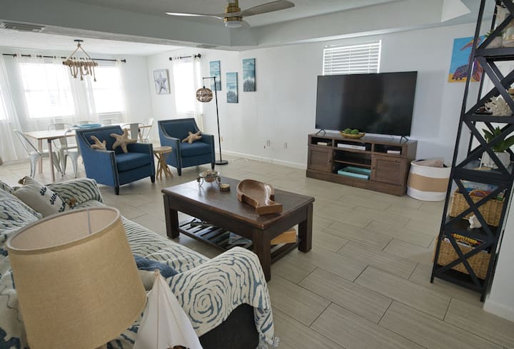 Oceanaire: Steps From The Beach! - Surfside Beach, TX