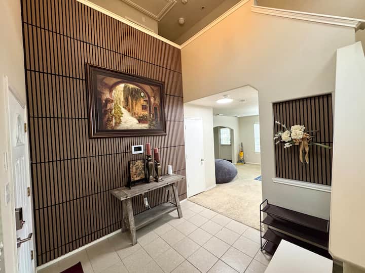 Modern Comfort Near Downtown - Houston, TX