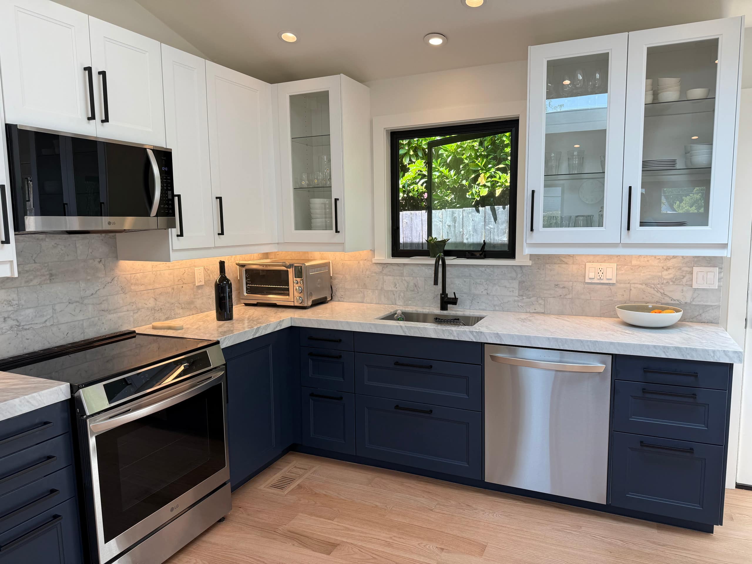 Newly Rebuilt 2025 Home with Spa Bath & Fireplace - Photo 5