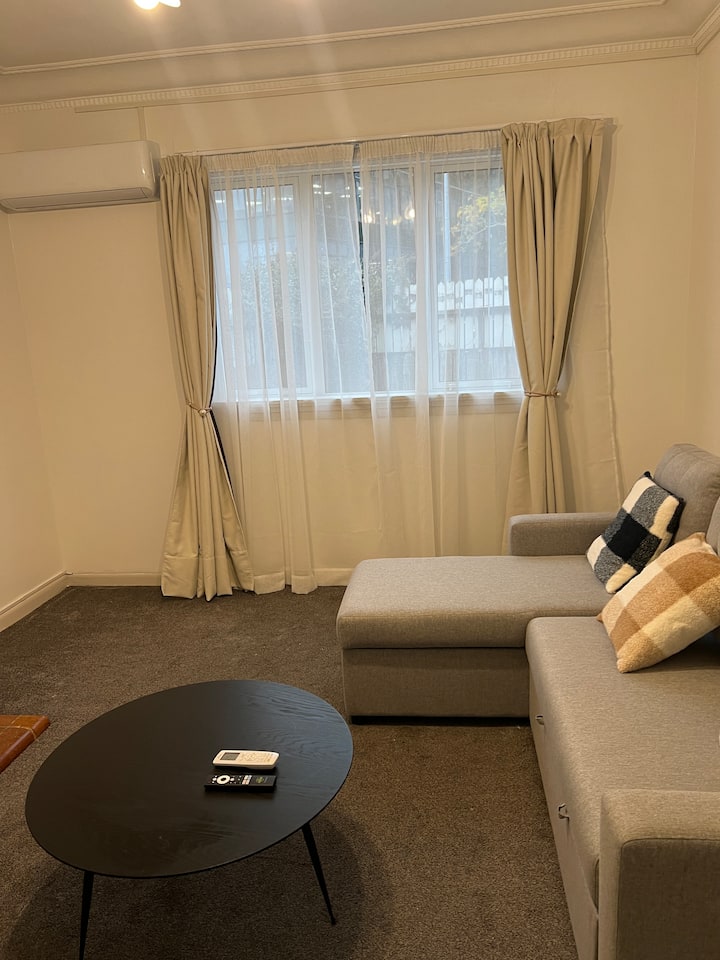 Escape To This Sun-kissed House - Auckland
