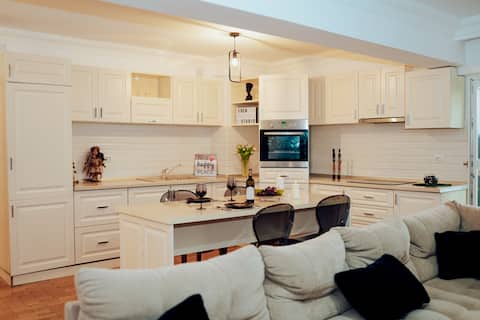 Luxury Central Apartment