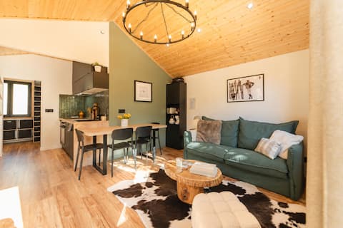 Top Airbnb: The Chalet Madrier – Terrace and Private Hot Tub in Savoy