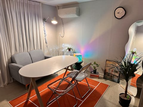 [CASA UNO] #Living room + 2 bedrooms #10 minutes on foot from Sinbuldang-dong #10 minutes by car fro
