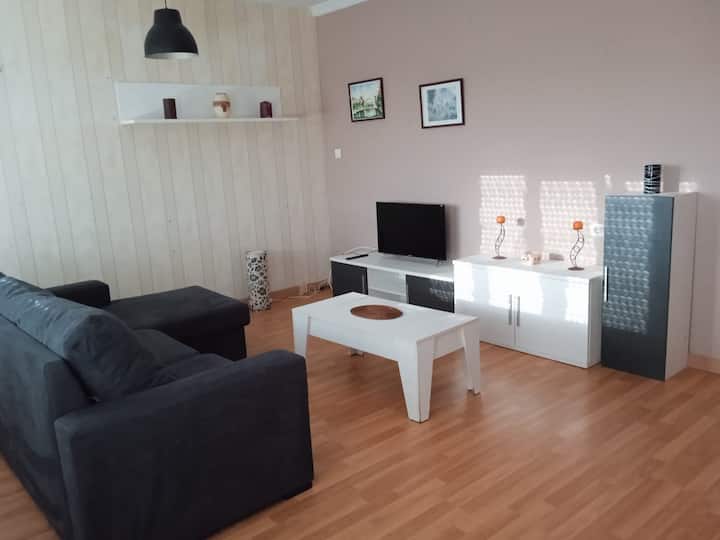 Apartamento De 3 Habitaciones. - Negreira