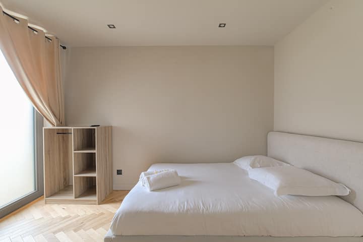 一楼卧室/一楼卧室
床铺尺寸：140 x 190