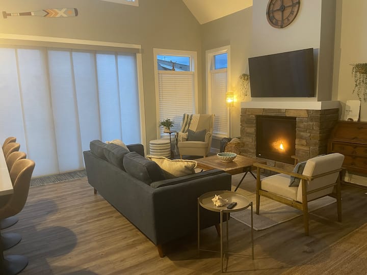 Casa Lago – Lakeside Comfort With Resort-style Fun - British Columbia