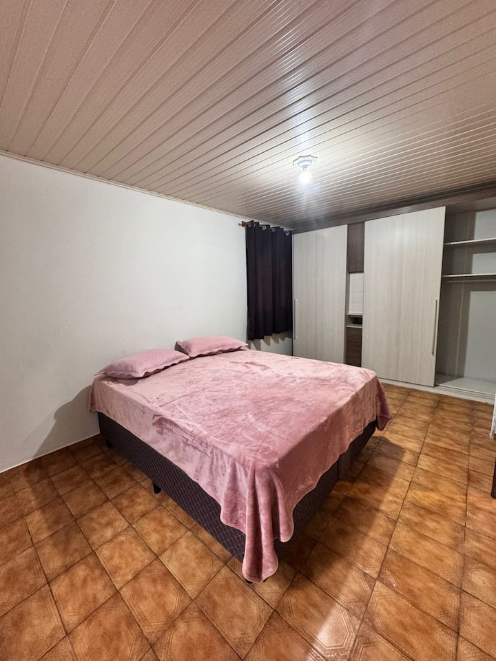 חלל גדול עם מלתחה 