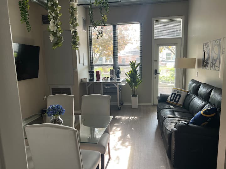 Ann Arbor's Humble Abode 
3 Mins To Kerrytown - Ann Arbor, MI