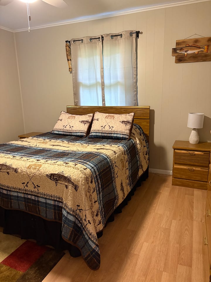 2nd bedroom queen