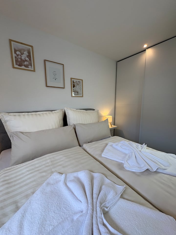 Dormitorio con cama de muelles y colchón de 160 x 200 m