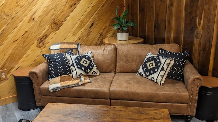 The Bunkhouse - Rustic Barn Stay / Country Charm - Donegal, PA