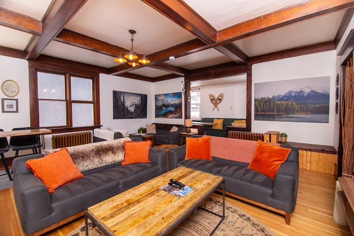 Massive Mountain House In Heart Of Banff-sleeps 23 - Banff