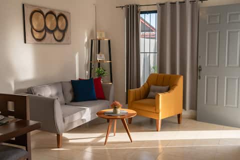 Top Airbnb: Yaab house with A/C | Parking | Mérida 20 minutes | Sisal in Fraccionamiento La Ciudadela