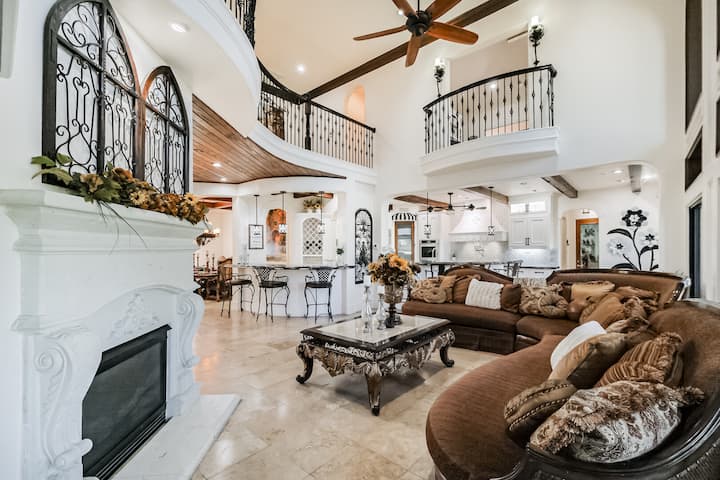 Mediterranean Villa By The Lake - Sugar Land, TX