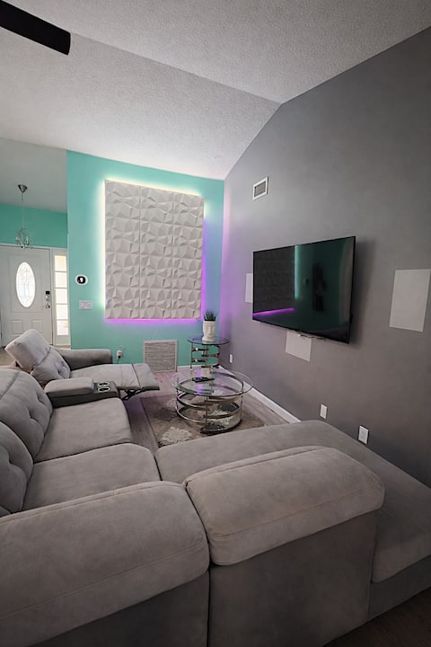 Top performing Airbnb: UCF pool house in Orlando