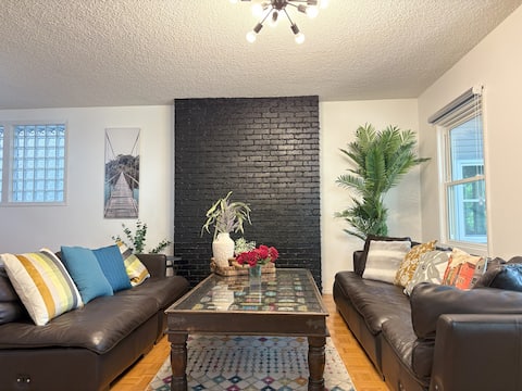 Successful Airbnb property: 3-BR Elegant House by UofA/Hospital in Garneau