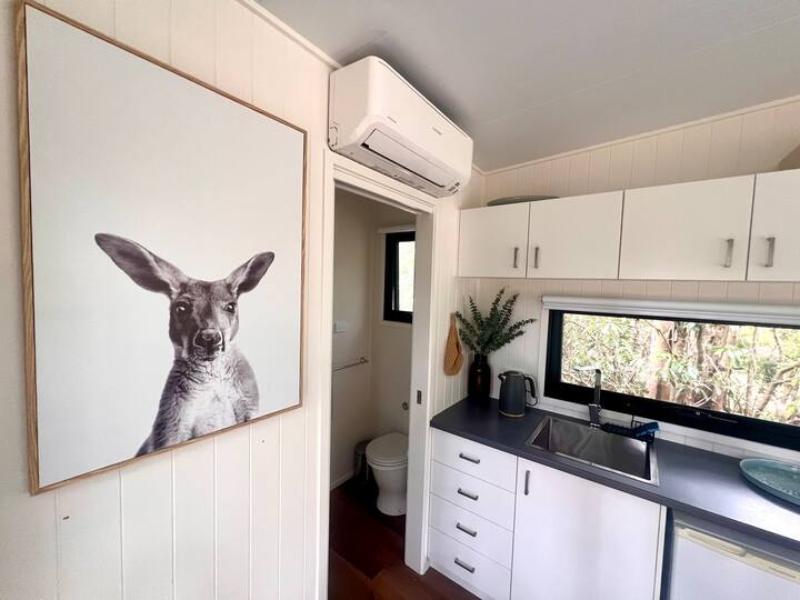 Kangaroo’s Rest - Coast Meets Bush, Pet Friendly. - South Coast