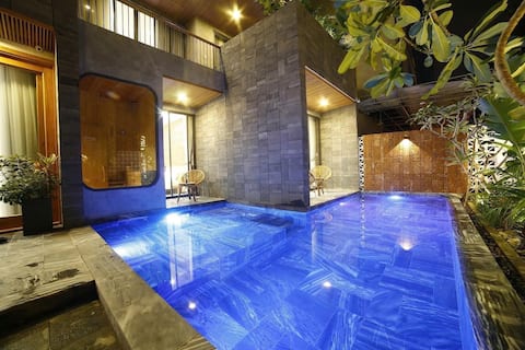 Vivian Villa 8 bedrooms-Best location in Da Nang.
