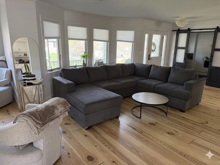Spacious Family House W/ Pool And Chefs Kitchen - Stony Brook, NY