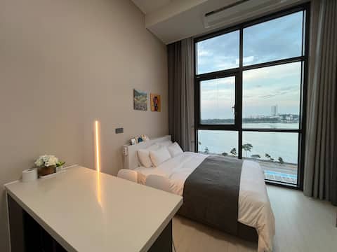 High Ocean top floor lake + sea + sunrise + night view / room with cooking facilities / PlayStation 