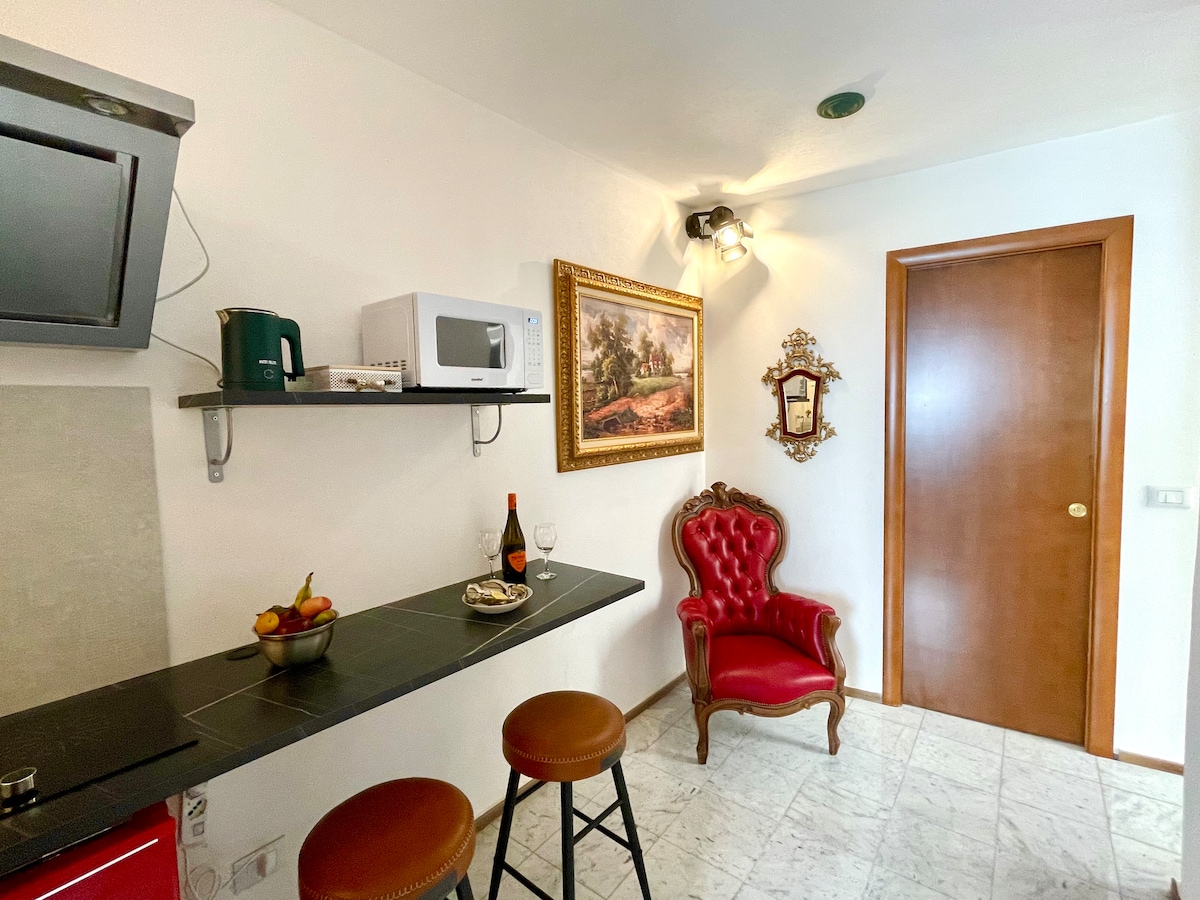 Popular Airbnb listing: Essenza Sicula Apartment Terrace in Catania