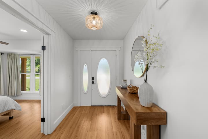 Salt Water Pool, Game Room, King Bed &Pet Friendly - Panama City, FL