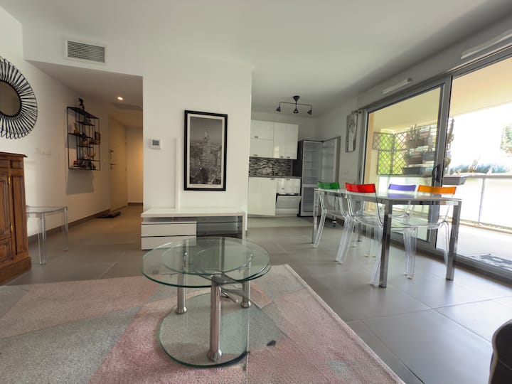 Juan-les-pins · 2 Ch Clim · Parking-wifi-plage 3mn - Antibes