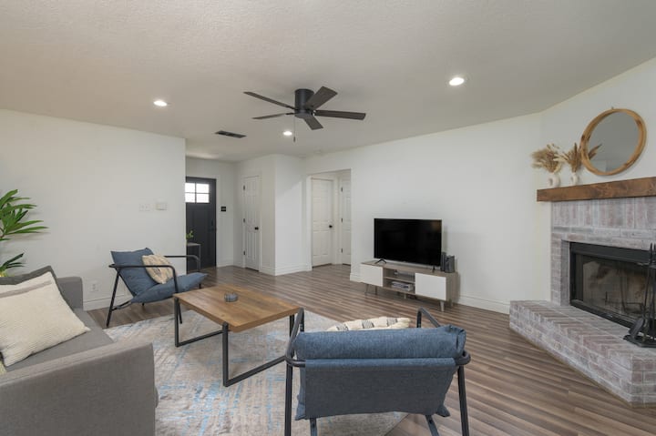 Stylish Killeen 3br • Pets + Fenced Backyard - Copperas Cove, TX