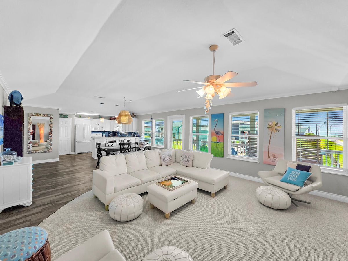 Popular Airbnb listing: Walk to Beach | Perfect for Families | Sleeps 10 in Bolivar Peninsula