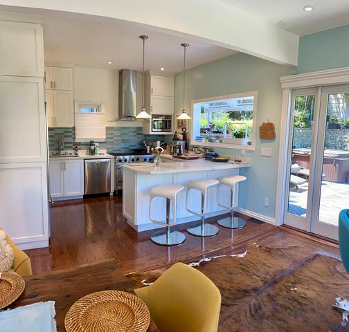 Victorian Gem/City View/Hot Tub gallery image 4