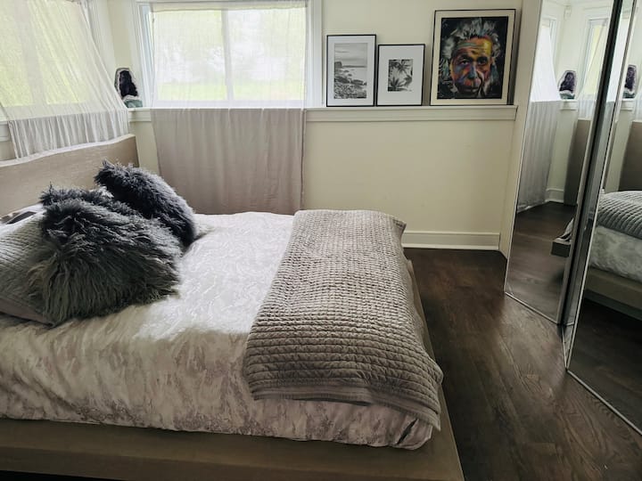 Curated Suite | Soaking Tub • Walk To Whole Foods - Oyster Bay, NY