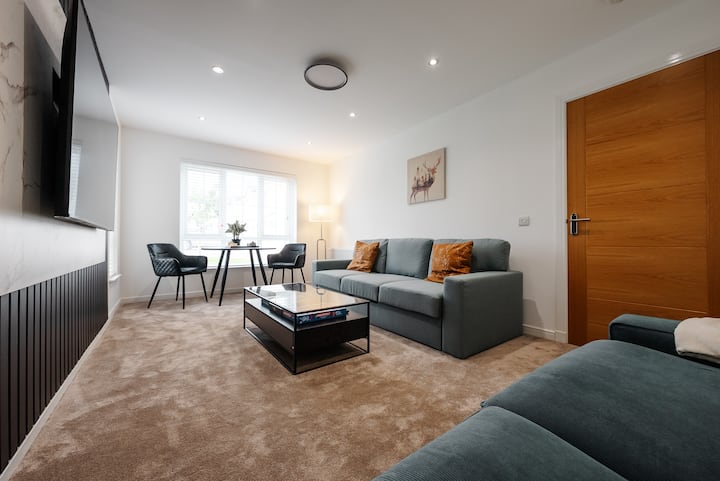 Modern 5 Bedroom Home In Glasgow - Private Parking - Glasgow