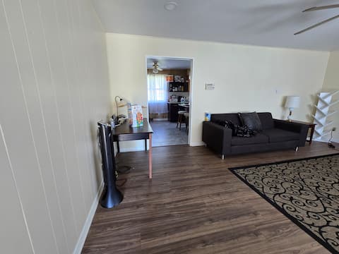 Top Airbnb: Entire House with Yard & Kitchen in Northland