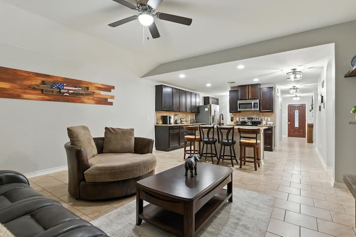Spacious Family Retreat | Sleeps 12+ - 샌안토니오