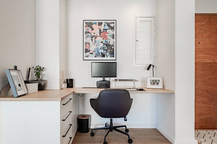 Workspace evidence from Grand & Spacious 2 Bed | 2 Bath | Modern Living